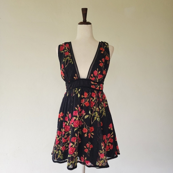 Revolve NBD Mini-A-Line Dress Isaac Red Floral Deep V-neck Cocktail - Picture 3 of 10